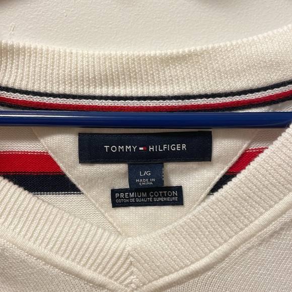 Tommy Hilfiger White Striped V-Neck Sweater size: L - Picture 3 of 5